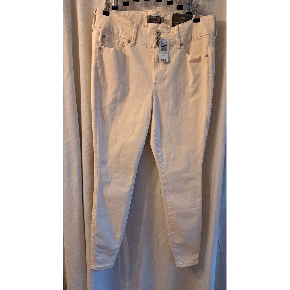 Torrid White Jeggings with Sleek Fit